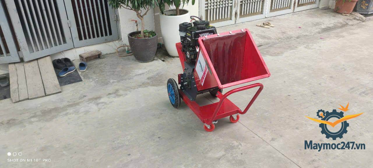 Máy băm tàu dừa, băm cành cây dùng động cơ xăng