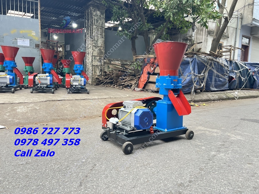 Máy làm cám viên 4 lô dây curoa đời mới giao hàng toàn quốc