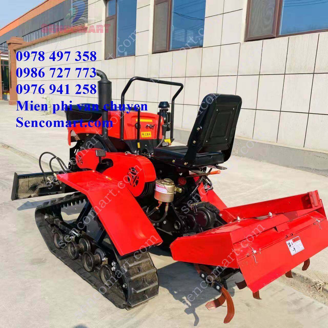 Máy cày bánh xích ngồi lái công nghệ Nhật bản, có thể xúc ủi san lấp mặt bằng trong phạm vi nhỏ