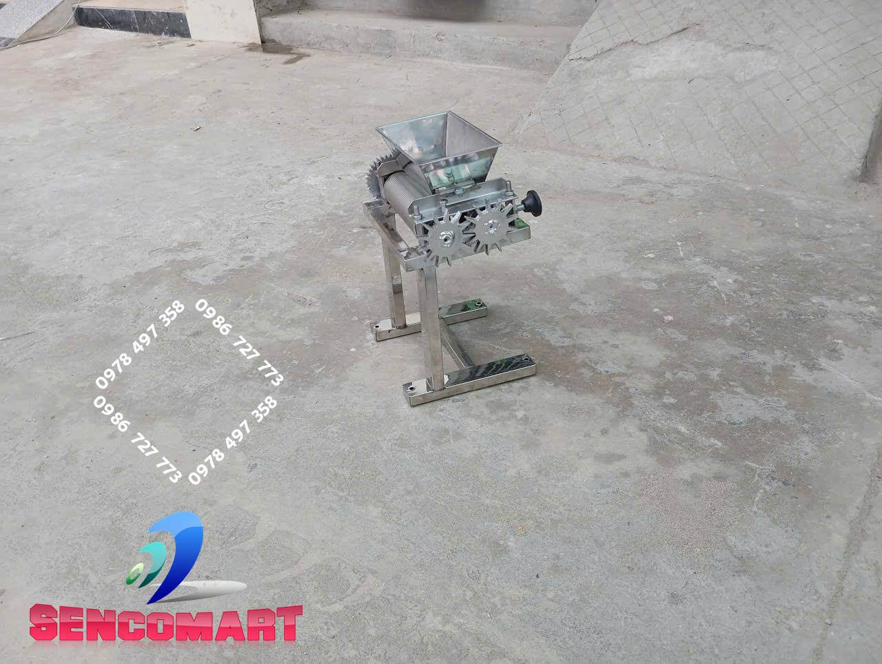 Máy cán xơ mướp có máng. Cán mực khô trâu khô