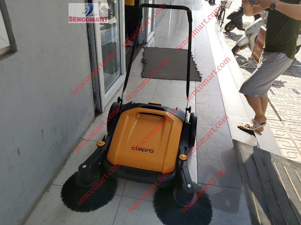 Máy quét rác đẩy tay clepro 800/2 chính hãng italia