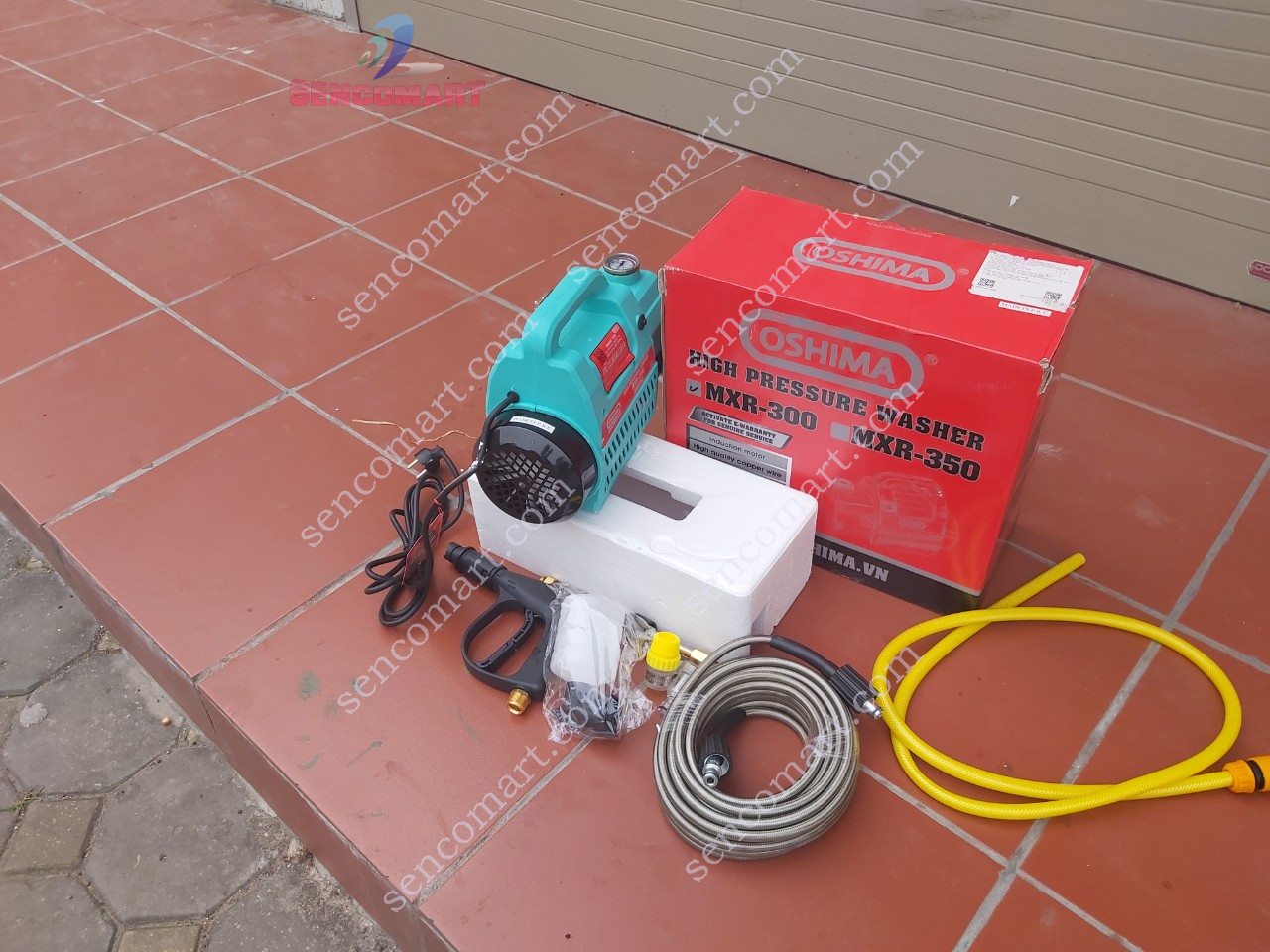 Máy rửa xe mini Oshima MRX 300 ( Máy xịt rửa 2500W)