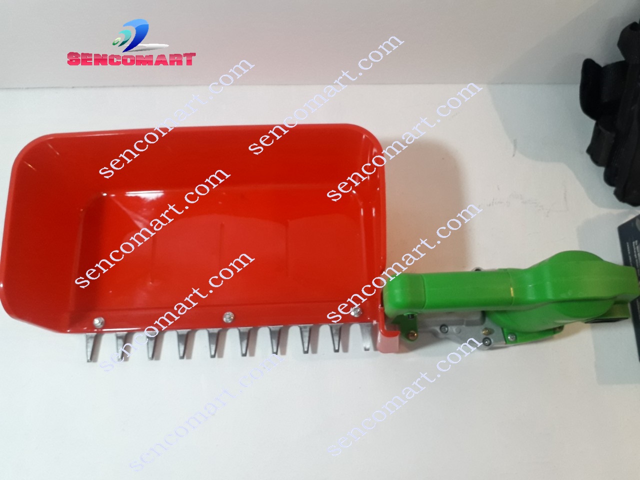 Máy thu hoạch rau siêu nhanh, máy hái chè chạy ắc quy gọn nhẹ tiện dụng SC17AC