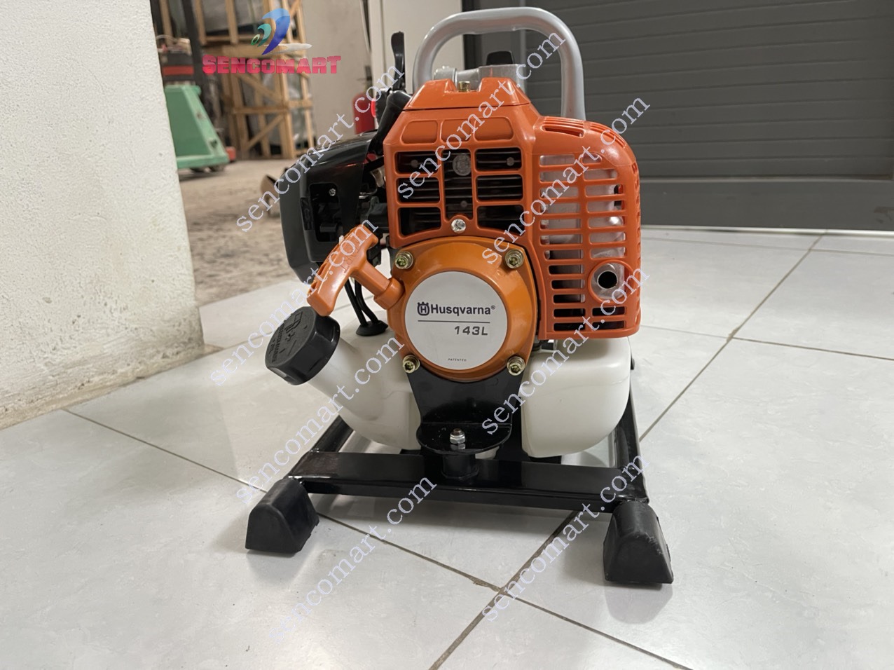 Máy bơm nước 2 kỳ Husqvarn 143L Ống Bơm phi 34